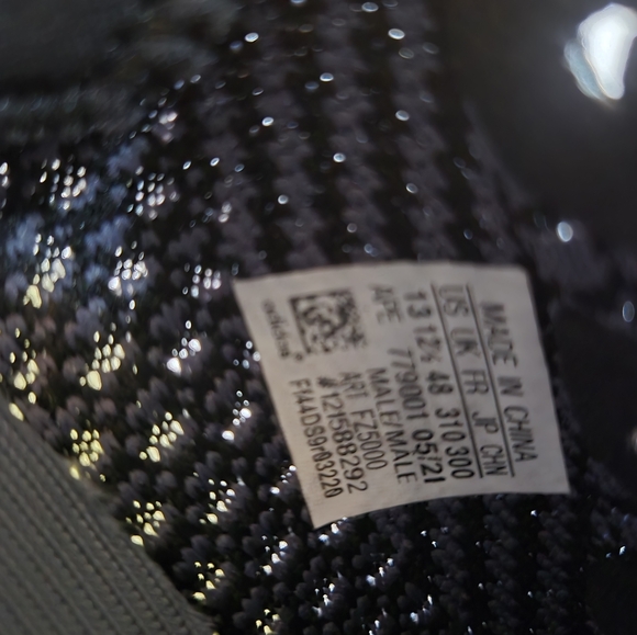 YEEZY BOOST 350 V2 CARBON - Picture 6 of 6